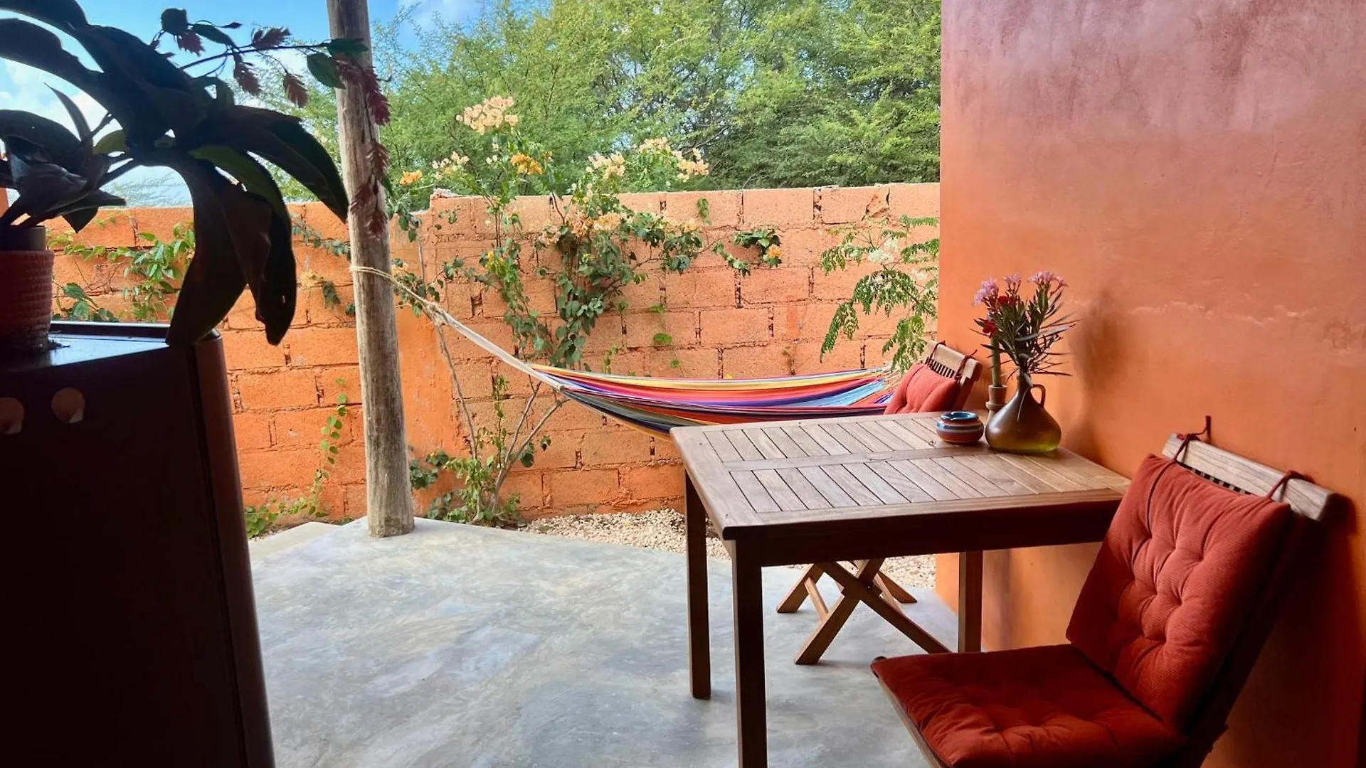 The Octopus Tropical Oasis Sint Michiel Bed & Breakfast
