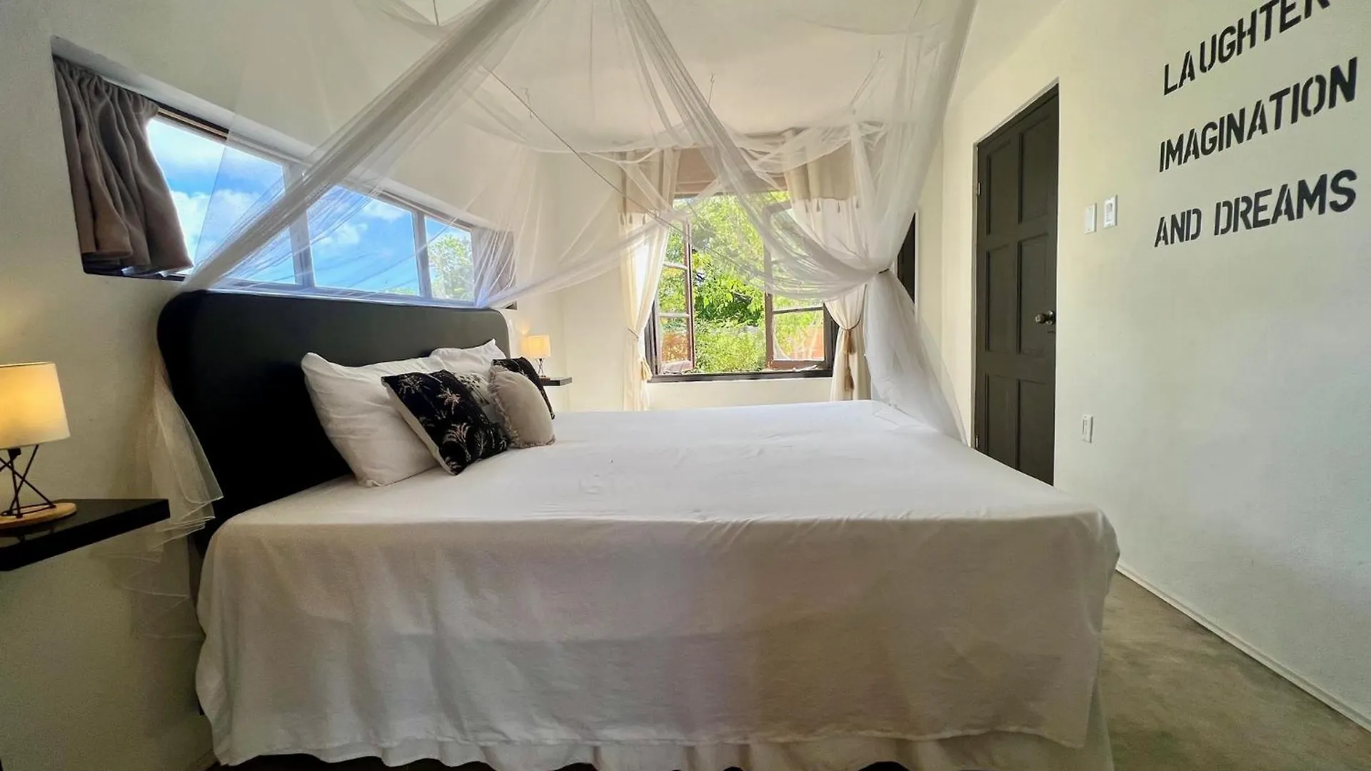 The Octopus Tropical Oasis Sint Michiel Bed & Breakfast