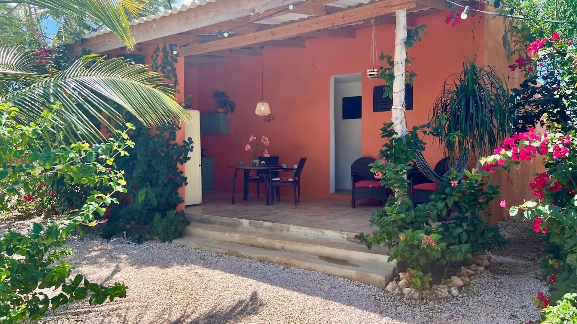 The Octopus Tropical Oasis Sint Michiel Bed & Breakfast